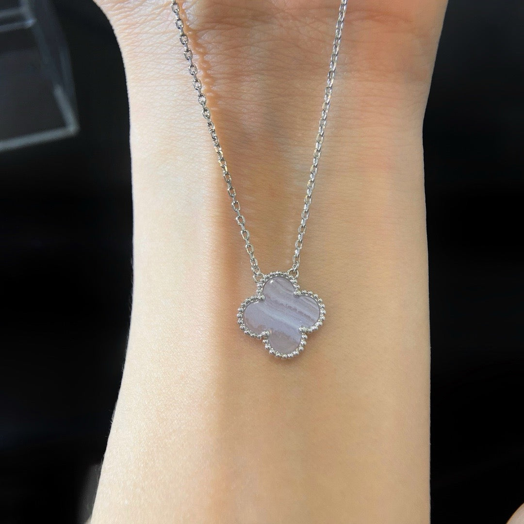 [Elara jewelsry ]CLOVER 15MM BLUE CHALCEDONY NECKLACE SILVER