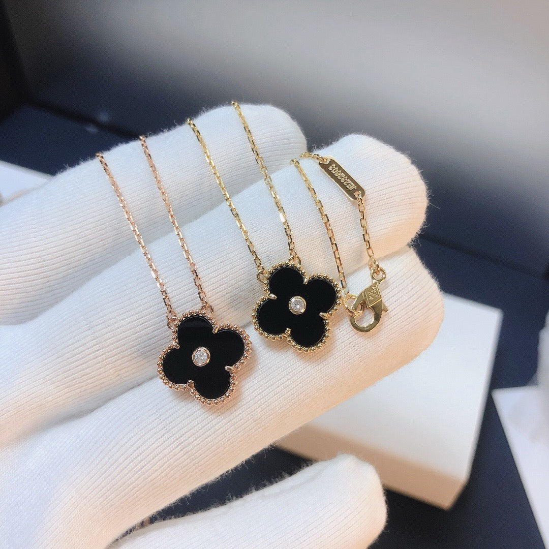[Elara jewelsry ]CLOVER 15MM DIAMOND ONYX NECKLACE