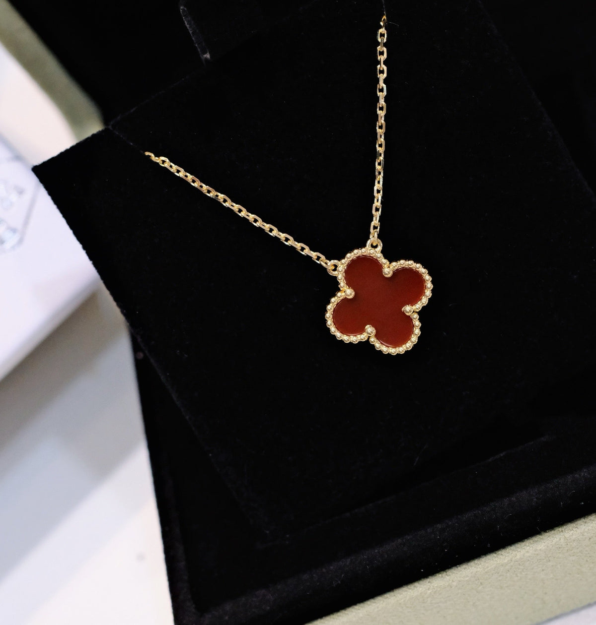 [Elara jewelsry ]CLOVER 15MM CARNELIAN SINGLE FLOWER NECKLACE