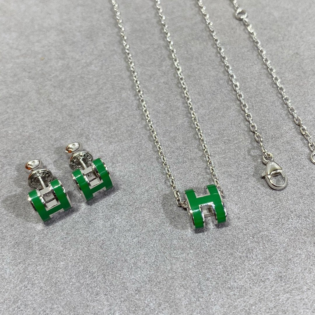 [Elara jewelsry ]POP H GREEN NECKLACE SILVER AND GOLD