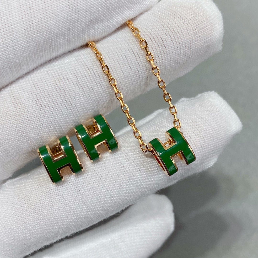 [Elara jewelsry ]POP H GREEN NECKLACE SILVER AND GOLD