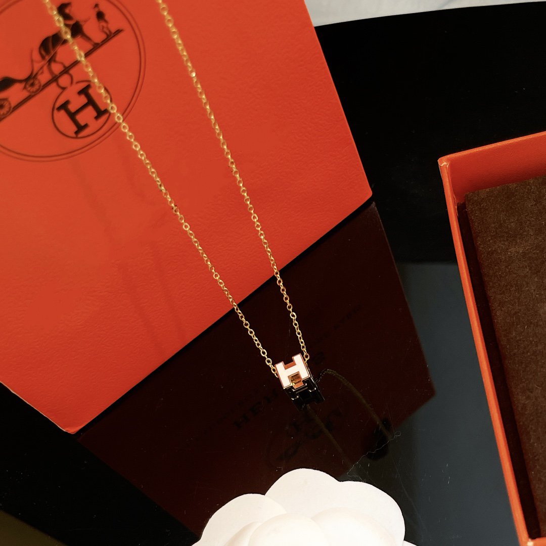 [Elara jewelsry ]H WHITE SQUARE GOLD NECKLACE