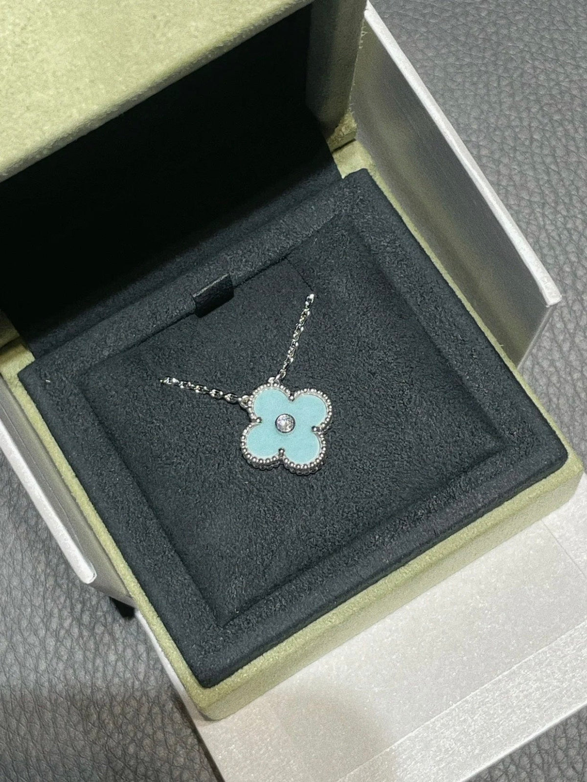 [Elara jewelsry ]CLOVER 1 DIAMOND LIGHT BLUE SILVER NECKLACE