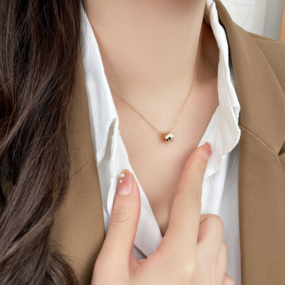 [Elara jewelsry ]BEE MINI PEDANT DIAMOND NECKLACE