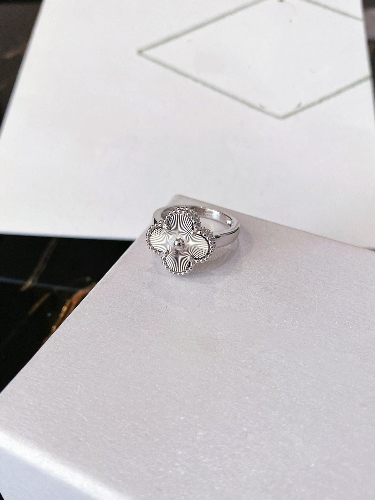 [Elara jewelsry ]CLOVER SILVER RING