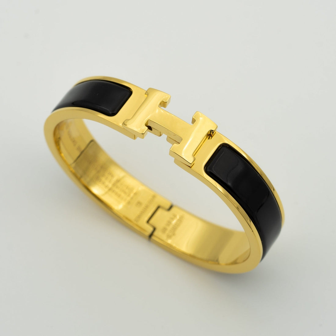 [Elara jewelsry ]H BLACK BRACELET