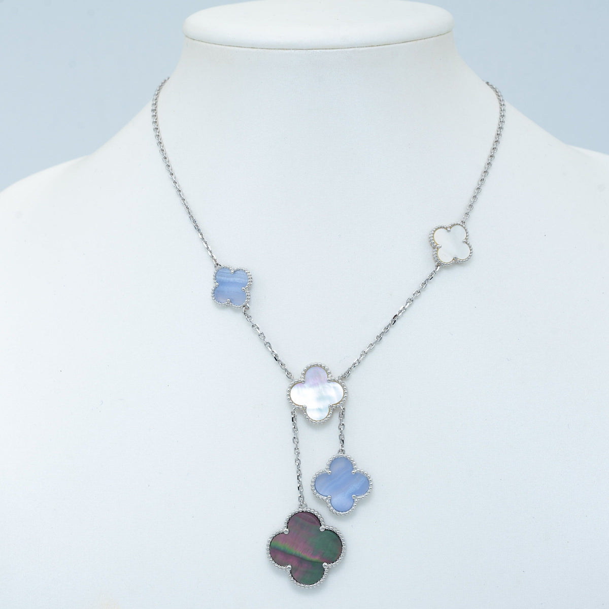 [Elara jewelsry ]CLOVER MOP CHALCEDONY NECKLACE SILVER 6 MOTIF