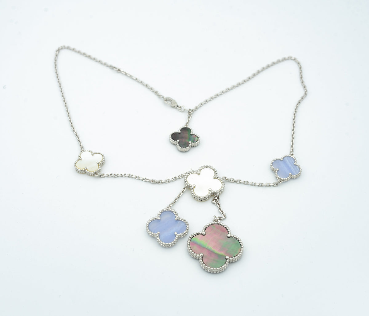 [Elara jewelsry ]CLOVER MOP CHALCEDONY NECKLACE SILVER 6 MOTIF