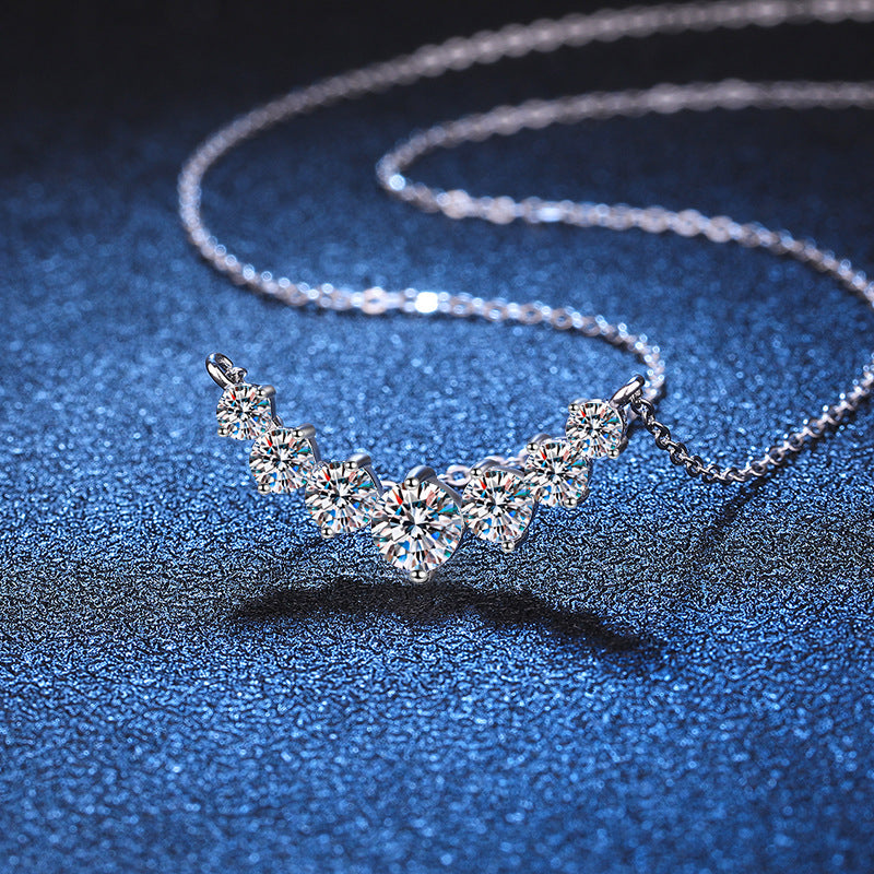 [Elara]MINIMALIST CURVED SMILE MOISSANITE NECKLACE
