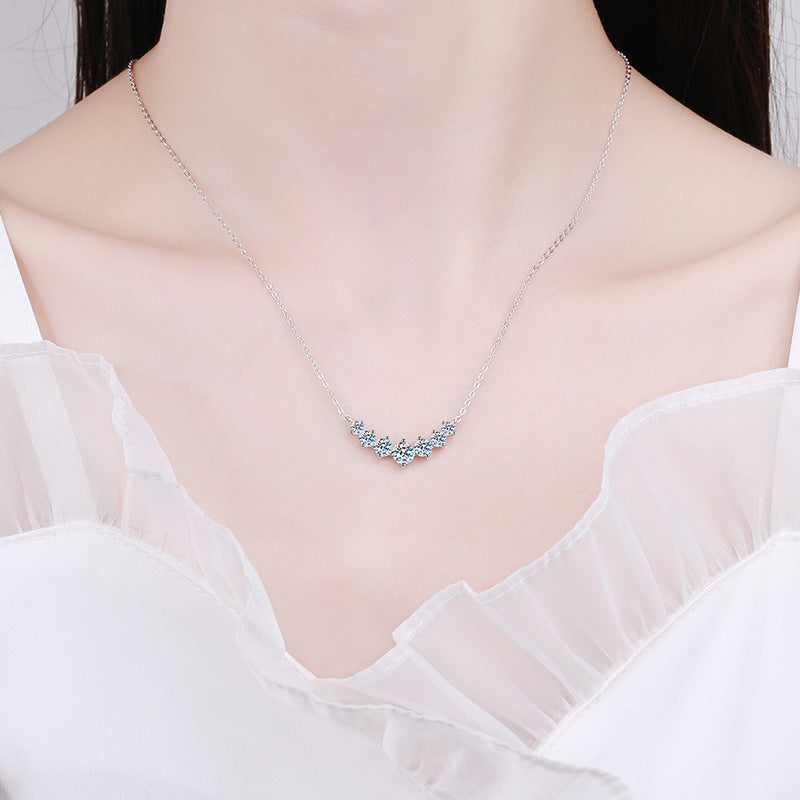 [Elara]MINIMALIST CURVED SMILE MOISSANITE NECKLACE