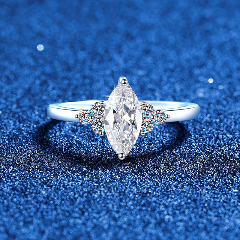 [Elara]ELEGANT MARQUISE CUT MOISSANITE RING WITH SIDE ACCENTS