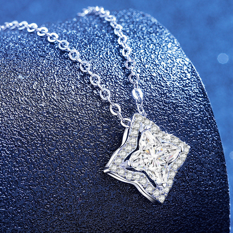 [Elara]STAR-CLOVER MOISSANITE NECKLACE