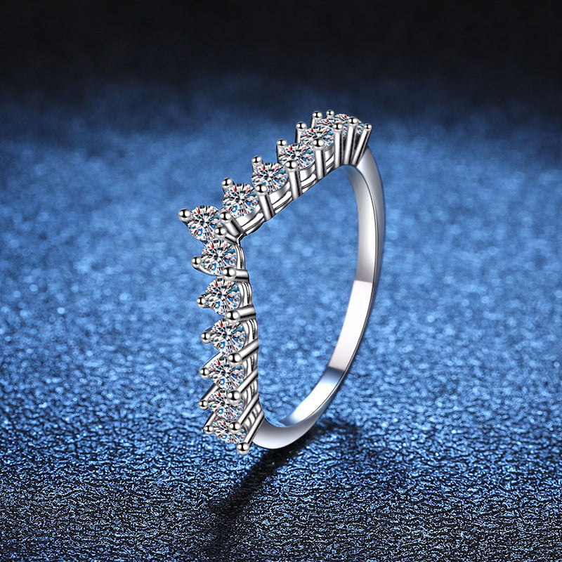 [Elara]ELEGANT V-SHAPED CHEVRON MOISSANITE RING