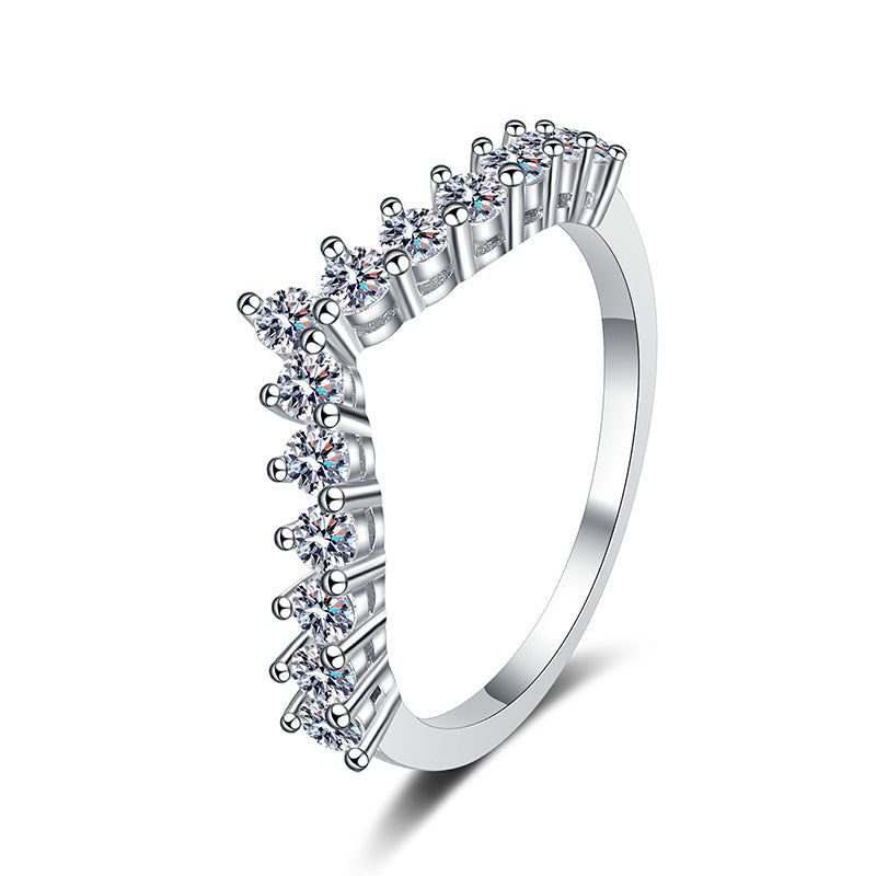 [Elara]ELEGANT V-SHAPED CHEVRON MOISSANITE RING