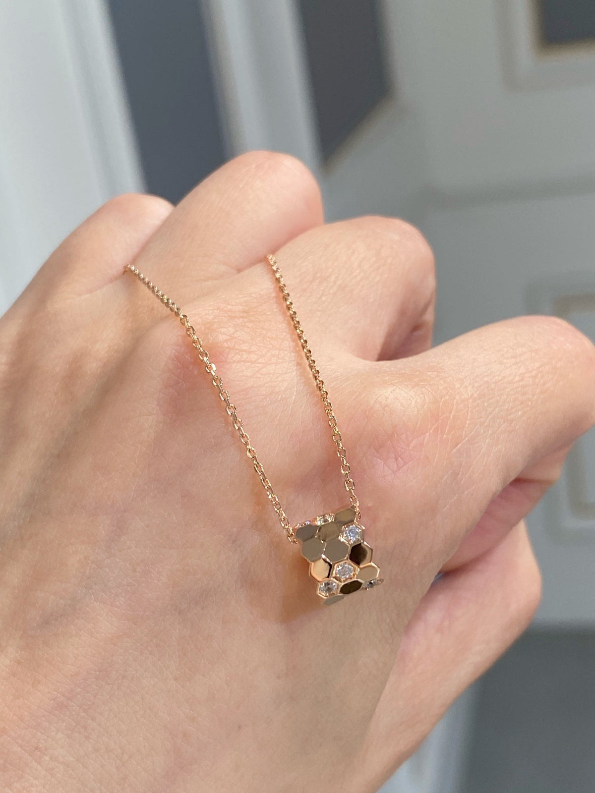 [Elara jewelsry ]BEE LOVE DIAMOND NECKLACE