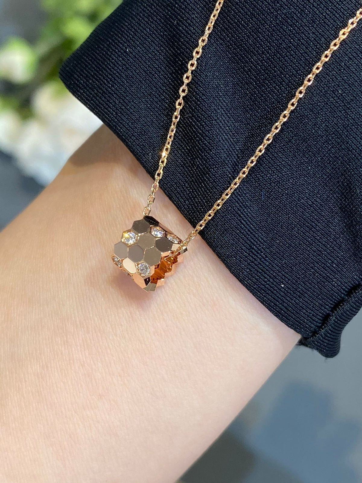 [Elara jewelsry ]BEE LOVE DIAMOND NECKLACE