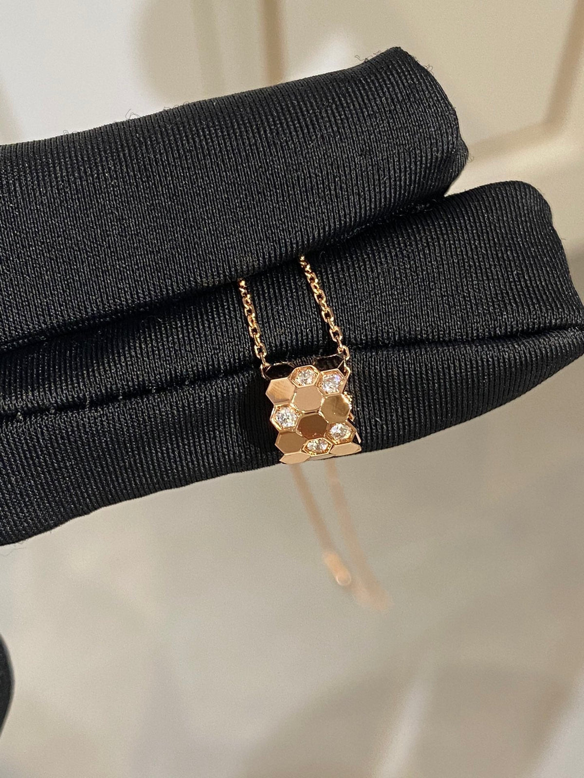 [Elara jewelsry ]BEE LOVE DIAMOND NECKLACE