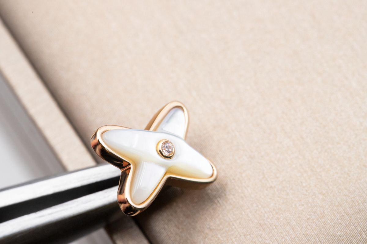[Elara jewelsry ]JEUX DE WHITE MOP PINK GOLD DIAMOND EARRINGS