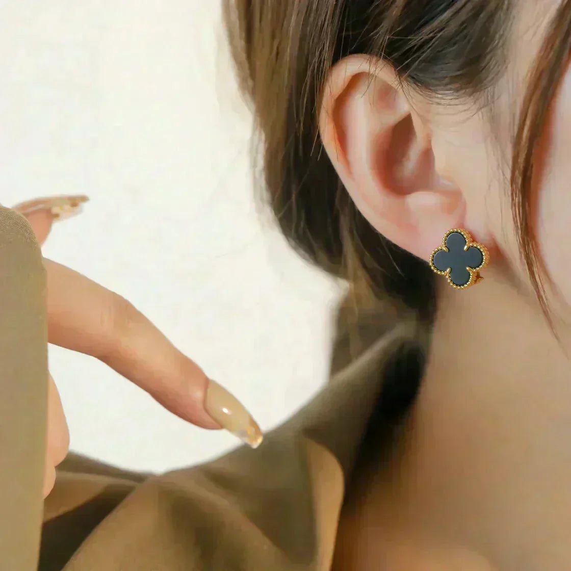[Elara jewelsry ]CLOVER MEDIUM 1 MOTIFS  ONYX STUD EARRINGS