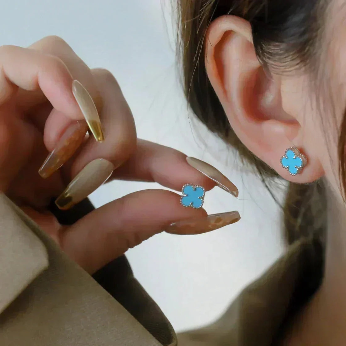 [Elara jewelsry ]CLOVER MINI 9.5MM ONYX STUD EARRINGS SILVER