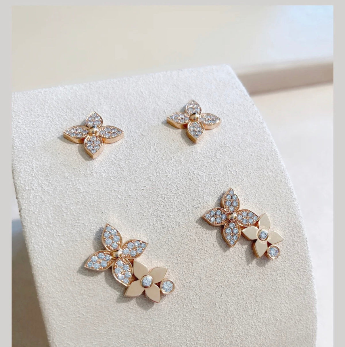 [Elara jewelsry ]STAR BLOSSOM STUD EARRINGS PINK GOLD DIAMONDS