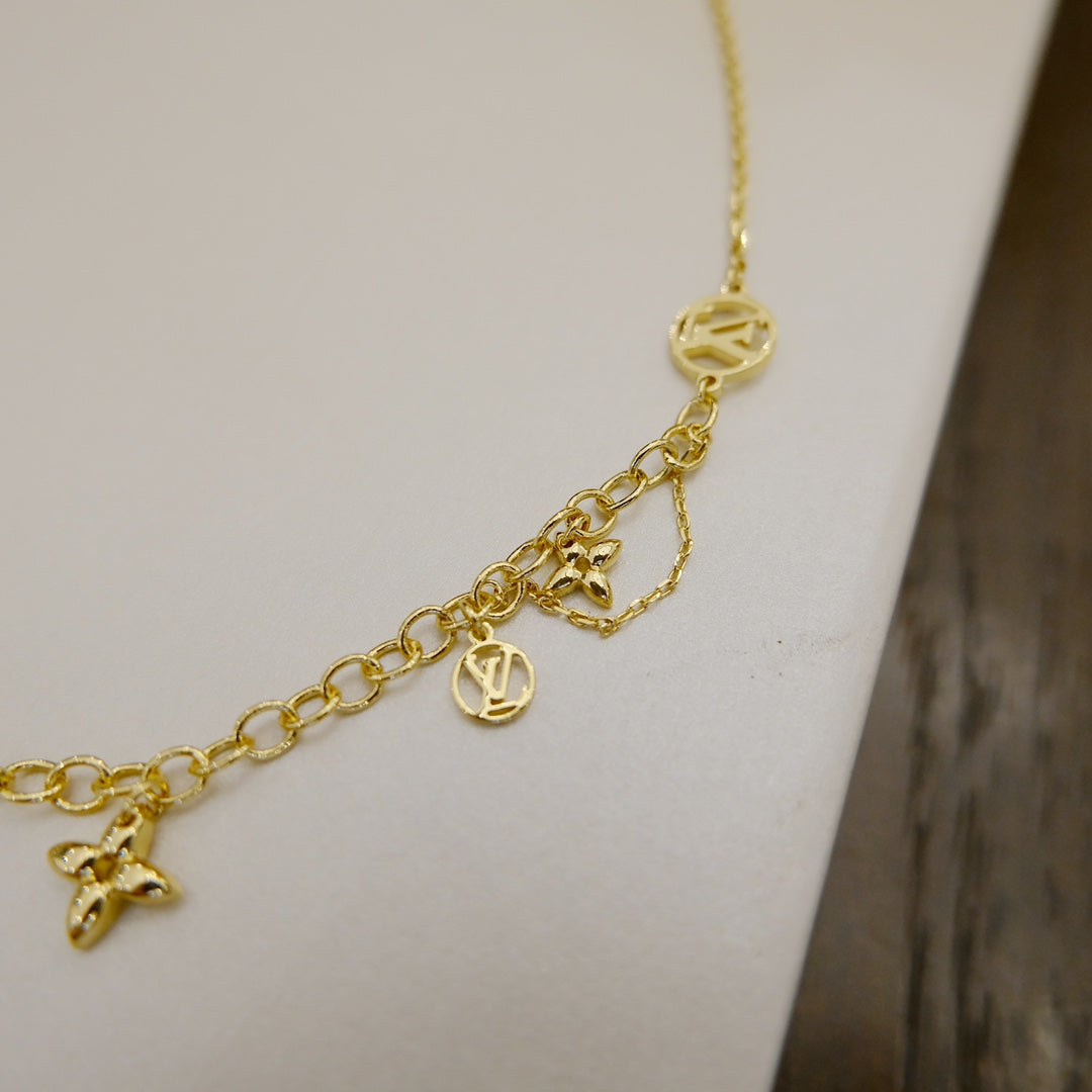 [Elara jewelsry ]BLOOMING SUPPLE NECKLACE BRASS