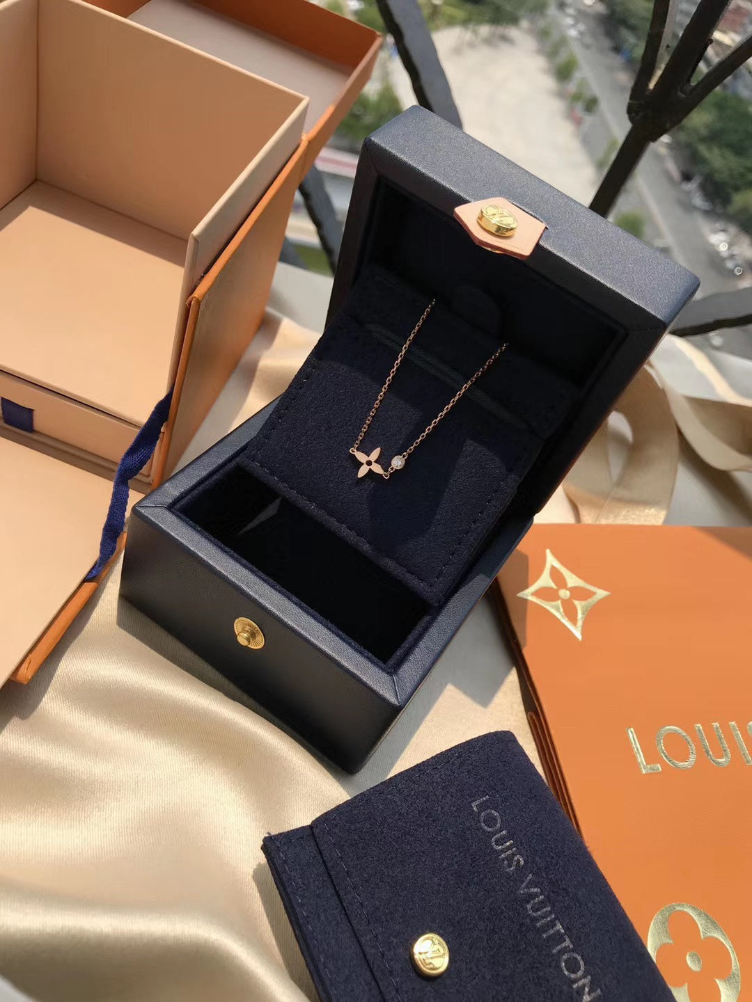 [Elara jewelsry ]BLOSSOM PENDANT PINK GOLD AND DIAMOND