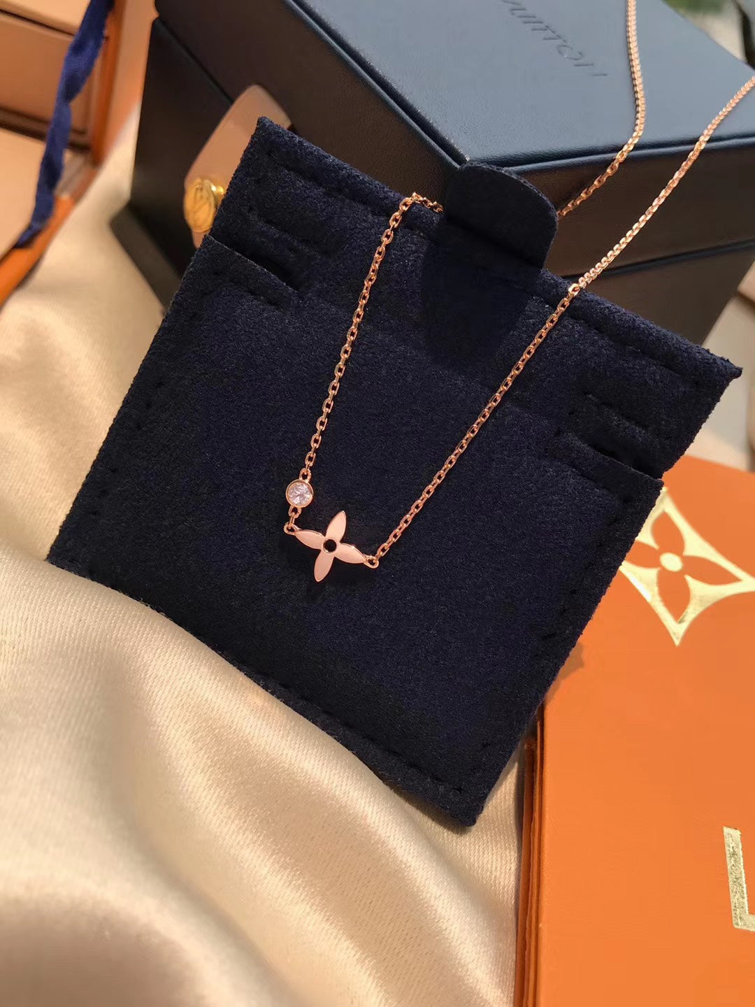 [Elara jewelsry ]BLOSSOM PENDANT PINK GOLD AND DIAMOND
