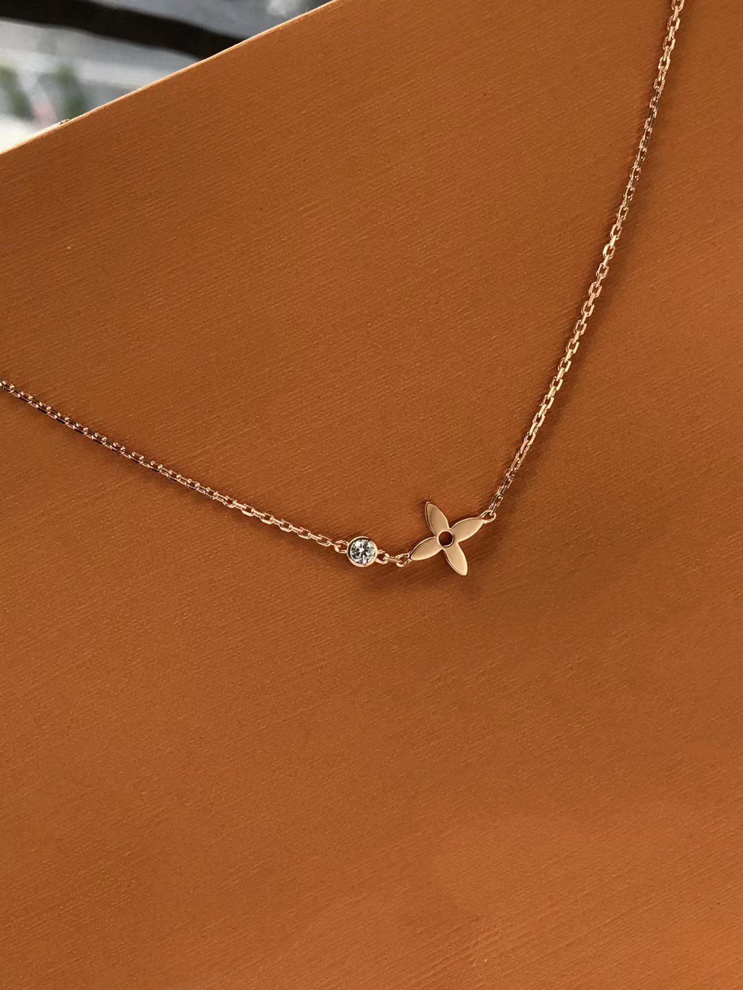[Elara jewelsry ]BLOSSOM PENDANT PINK GOLD AND DIAMOND