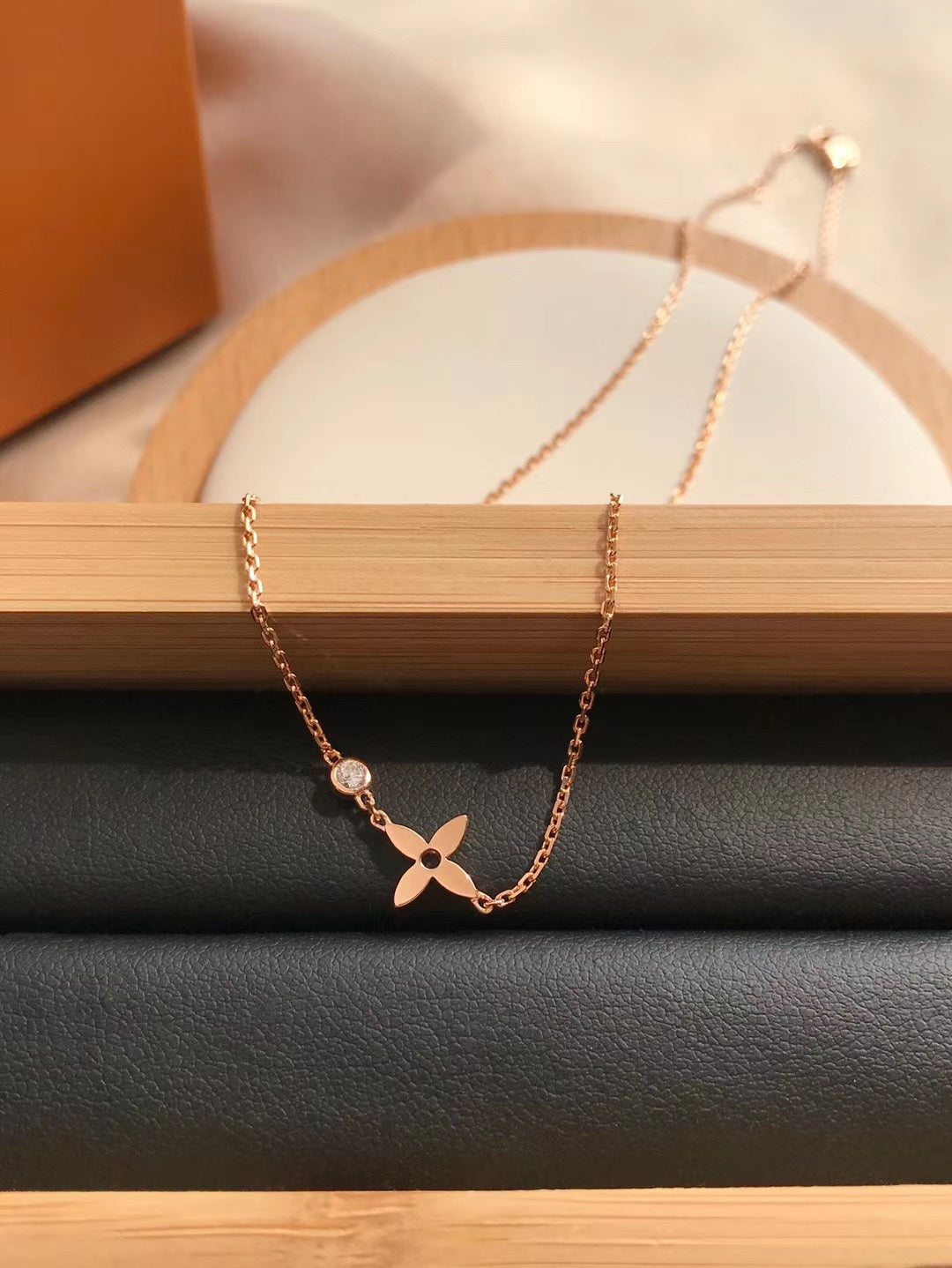 [Elara jewelsry ]BLOSSOM PENDANT PINK GOLD AND DIAMOND