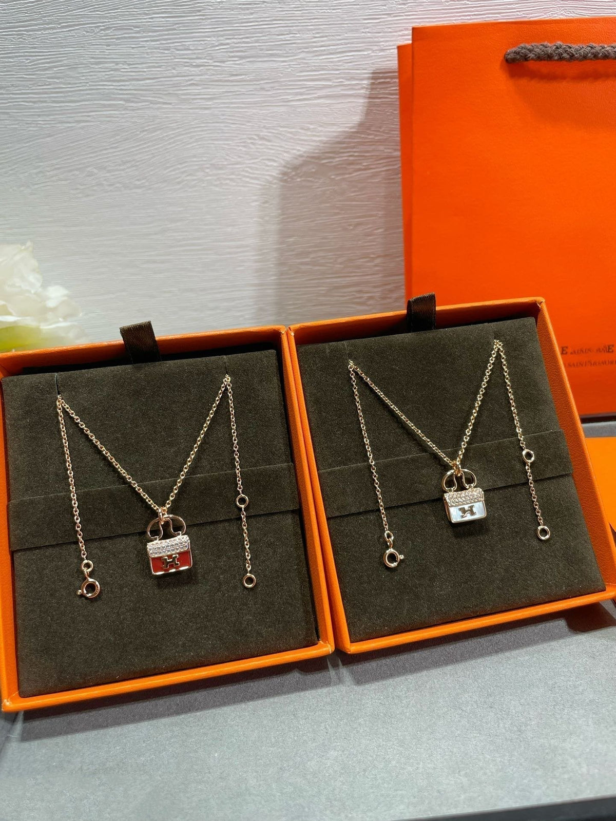 [Elara jewelsry ]H CIRCE MOISSANITE PENDANT NECKLACE GOLD
