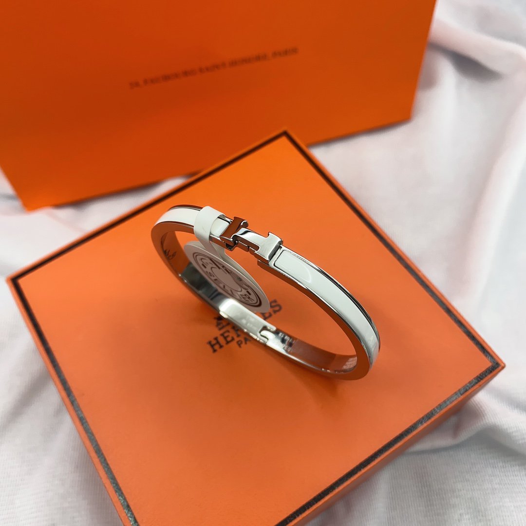 [Elara jewelsry ]CLASSIC HM CLIC WHITE 8MM ENAMEL BRACELET