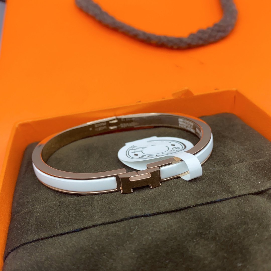 [Elara jewelsry ]CLASSIC HM CLIC WHITE 8MM ENAMEL BRACELET