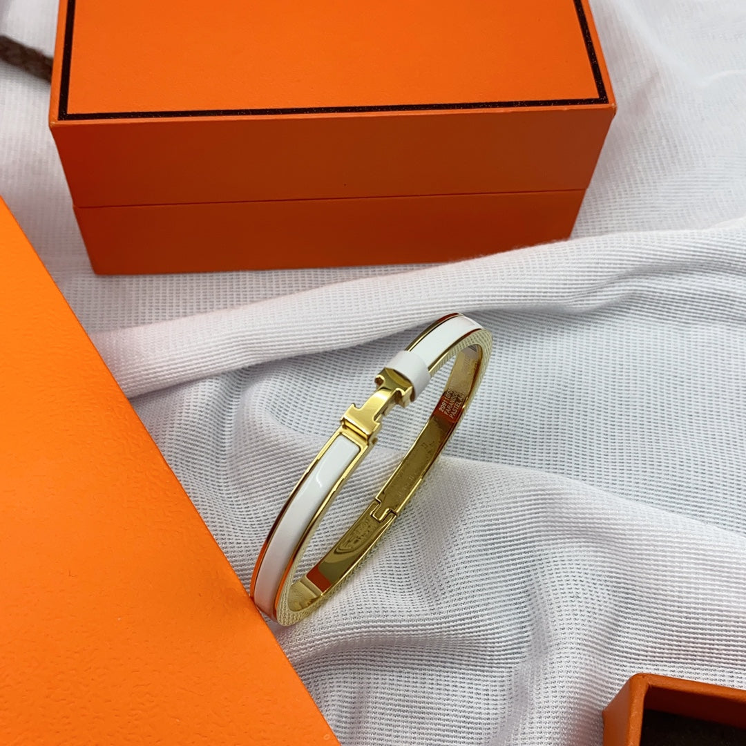[Elara jewelsry ]CLASSIC HM CLIC WHITE 8MM ENAMEL BRACELET