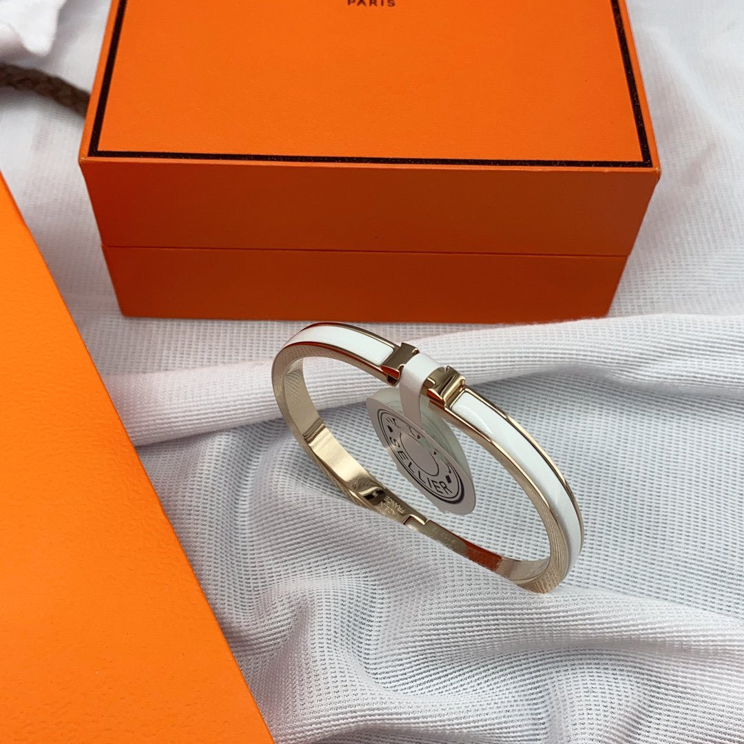 [Elara jewelsry ]CLASSIC HM CLIC WHITE 8MM ENAMEL BRACELET