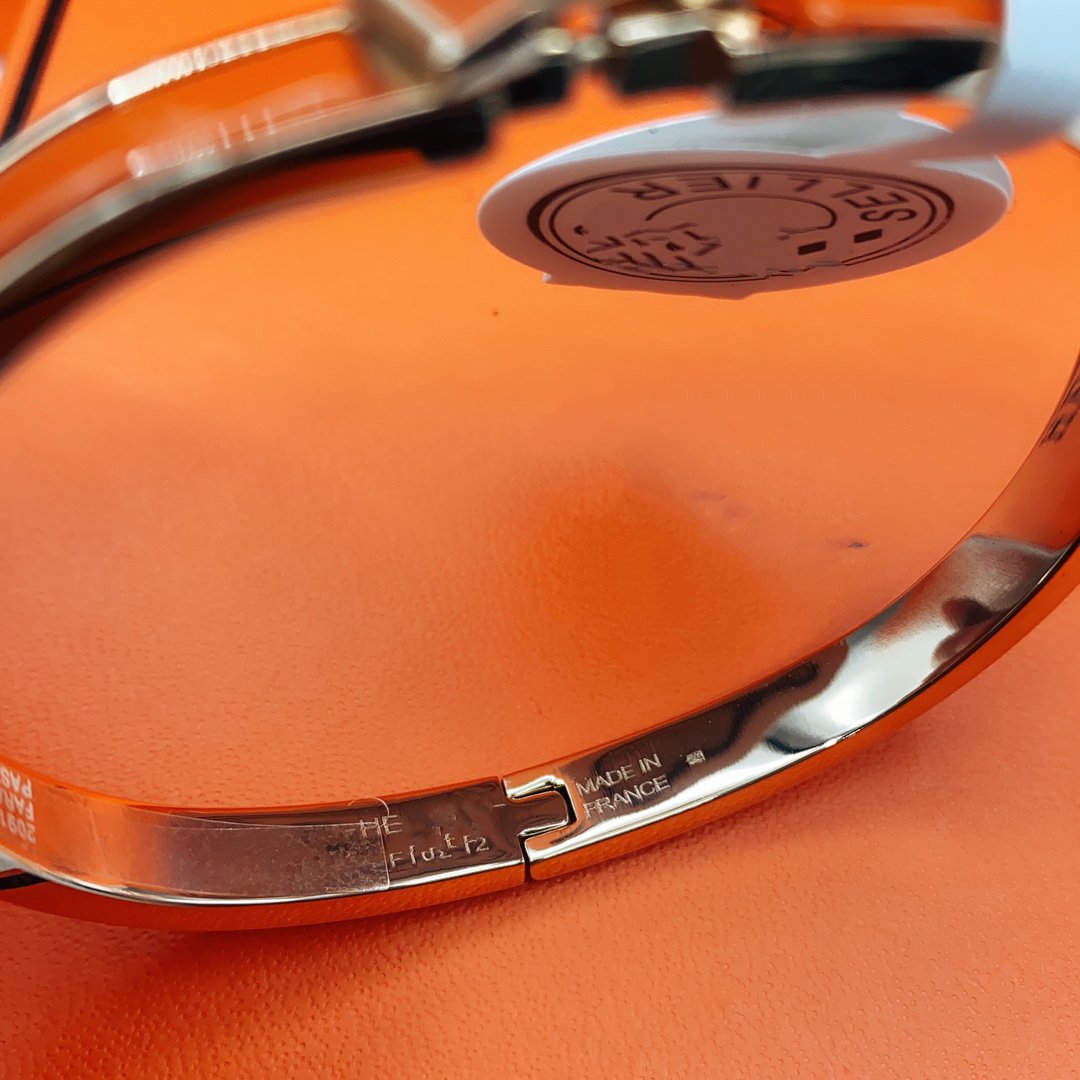 [Elara jewelsry ]CLASSIC HM CLIC RED 8MM ENAMEL BRACELET