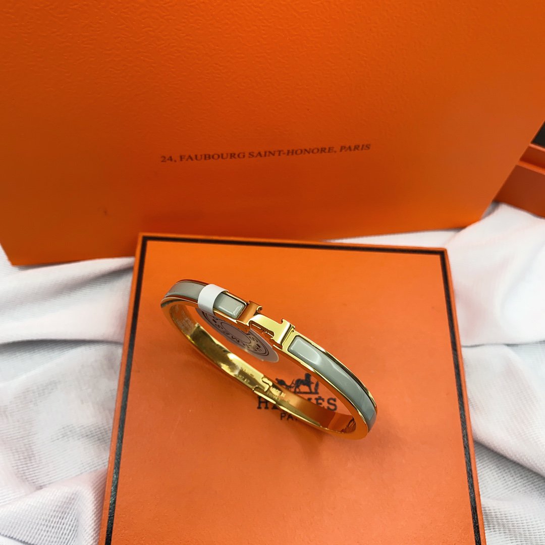 [Elara jewelsry ]CLASSIC HM CLIC GREEN 8MM ENAMEL BRACELET