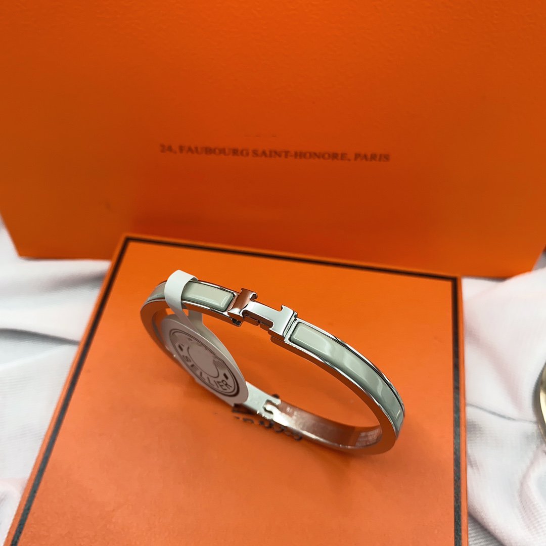 [Elara jewelsry ]CLASSIC HM CLIC GREEN 8MM ENAMEL BRACELET