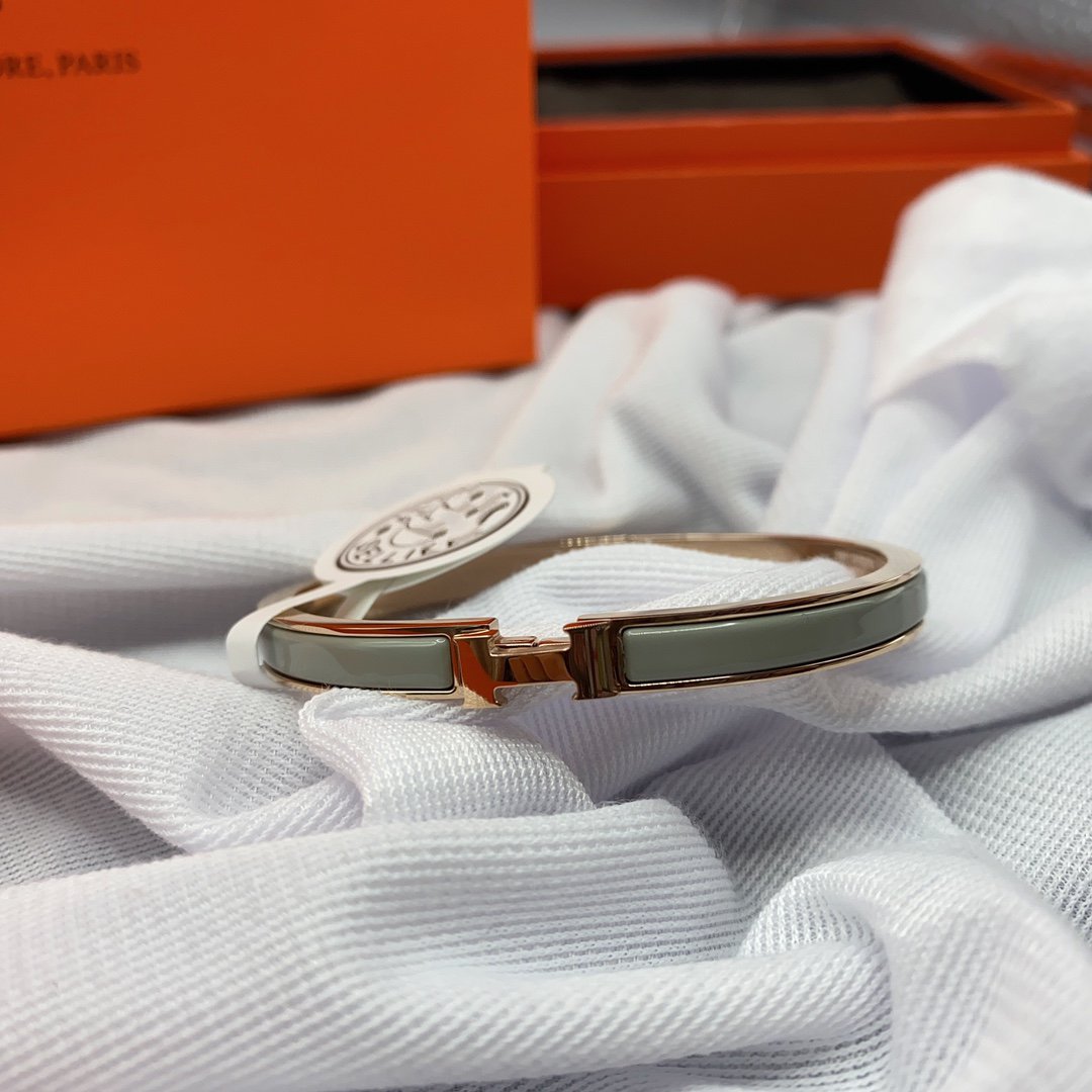 [Elara jewelsry ]CLASSIC HM CLIC GREEN 8MM ENAMEL BRACELET