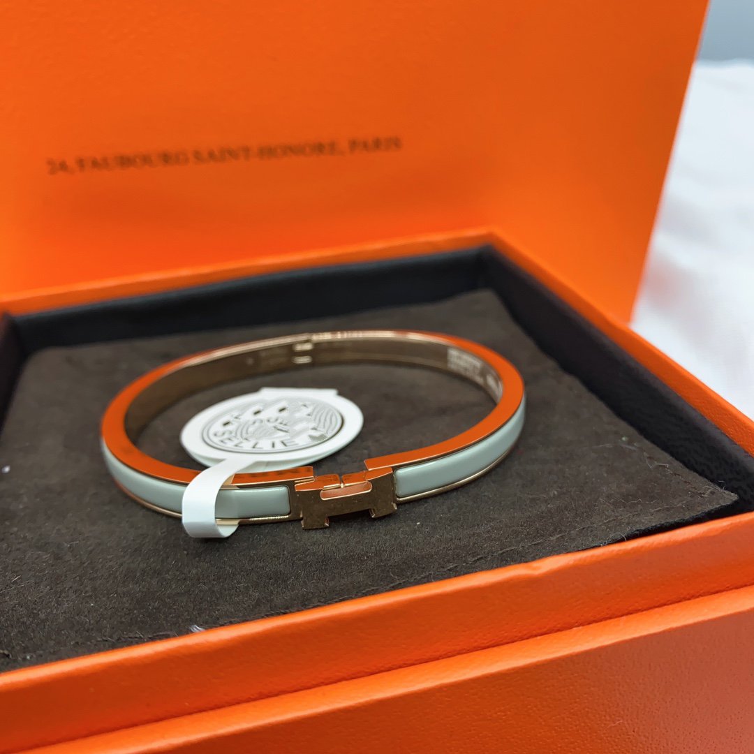 [Elara jewelsry ]CLASSIC HM CLIC GREEN 8MM ENAMEL BRACELET