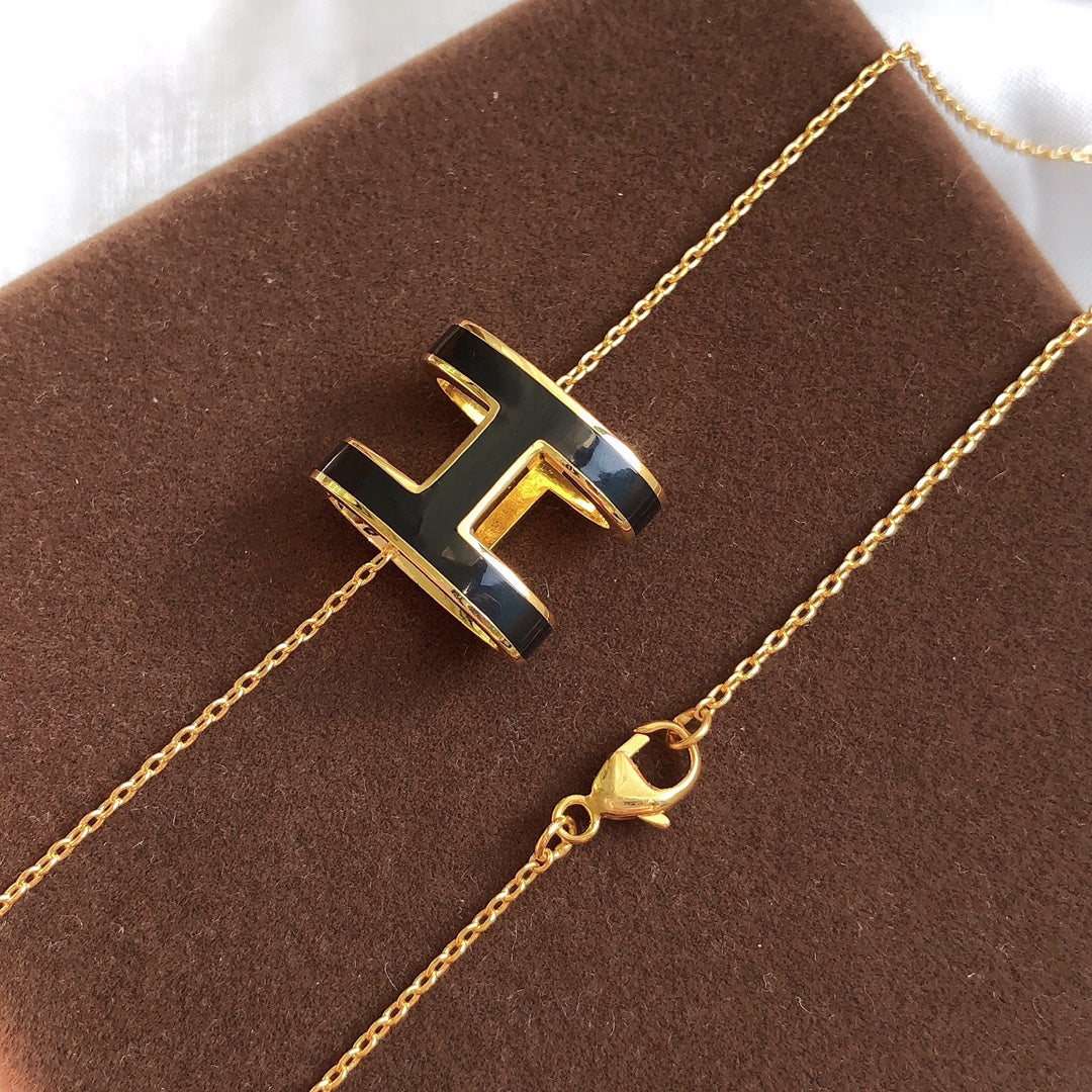 [Elara jewelsry ]HM CLIC BLACK ENAMEL GOLD NECKLACE