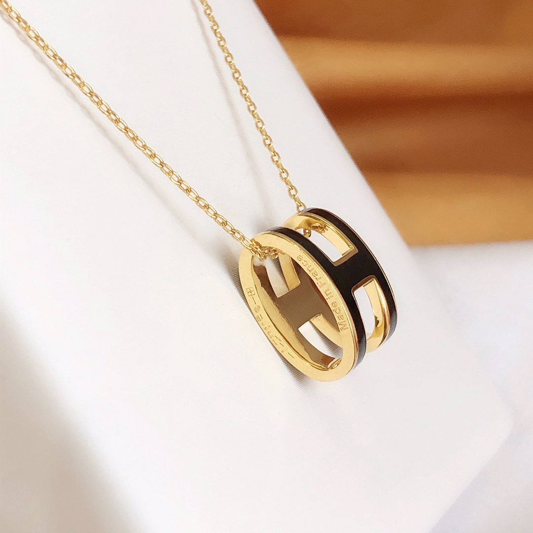 [Elara jewelsry ]HM CLIC BLACK ENAMEL GOLD NECKLACE
