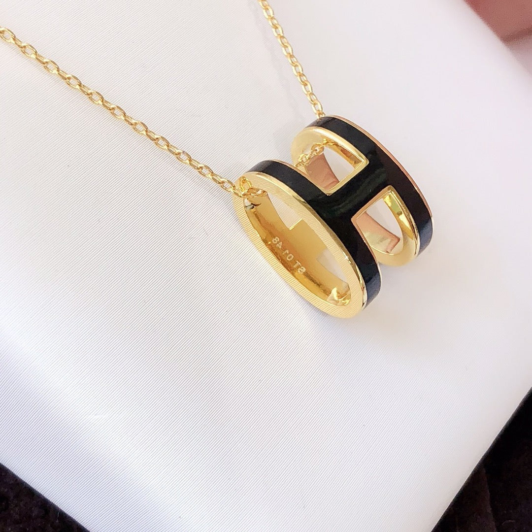 [Elara jewelsry ]HM CLIC BLACK ENAMEL GOLD NECKLACE