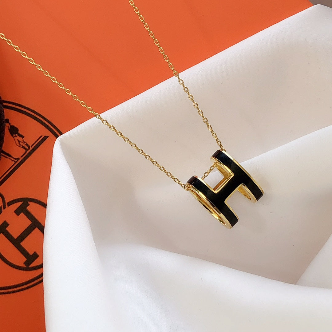 [Elara jewelsry ]HM CLIC BLACK ENAMEL GOLD NECKLACE