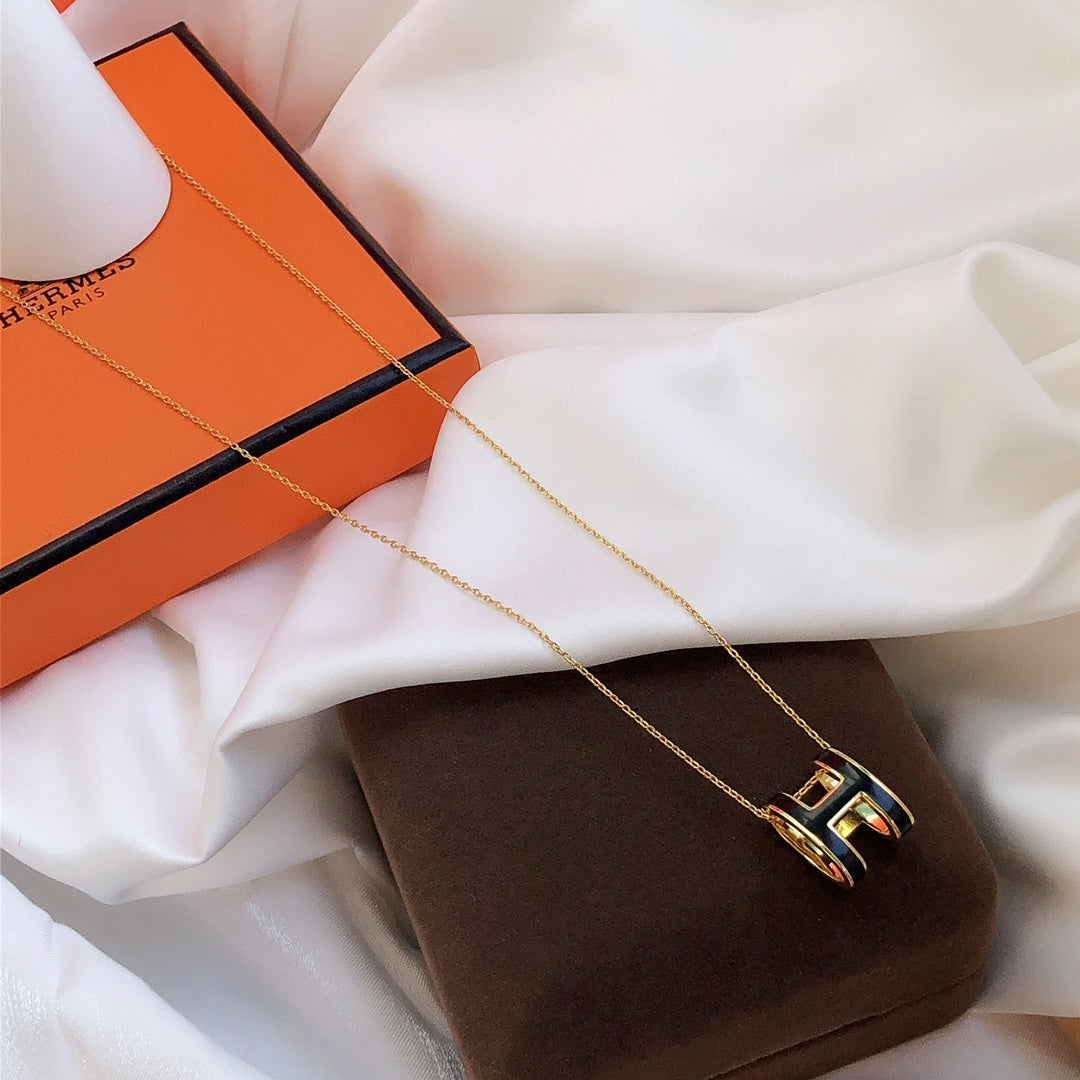 [Elara jewelsry ]HM CLIC BLACK ENAMEL GOLD NECKLACE
