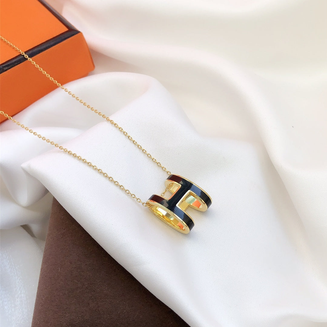 [Elara jewelsry ]HM CLIC BLACK ENAMEL GOLD NECKLACE