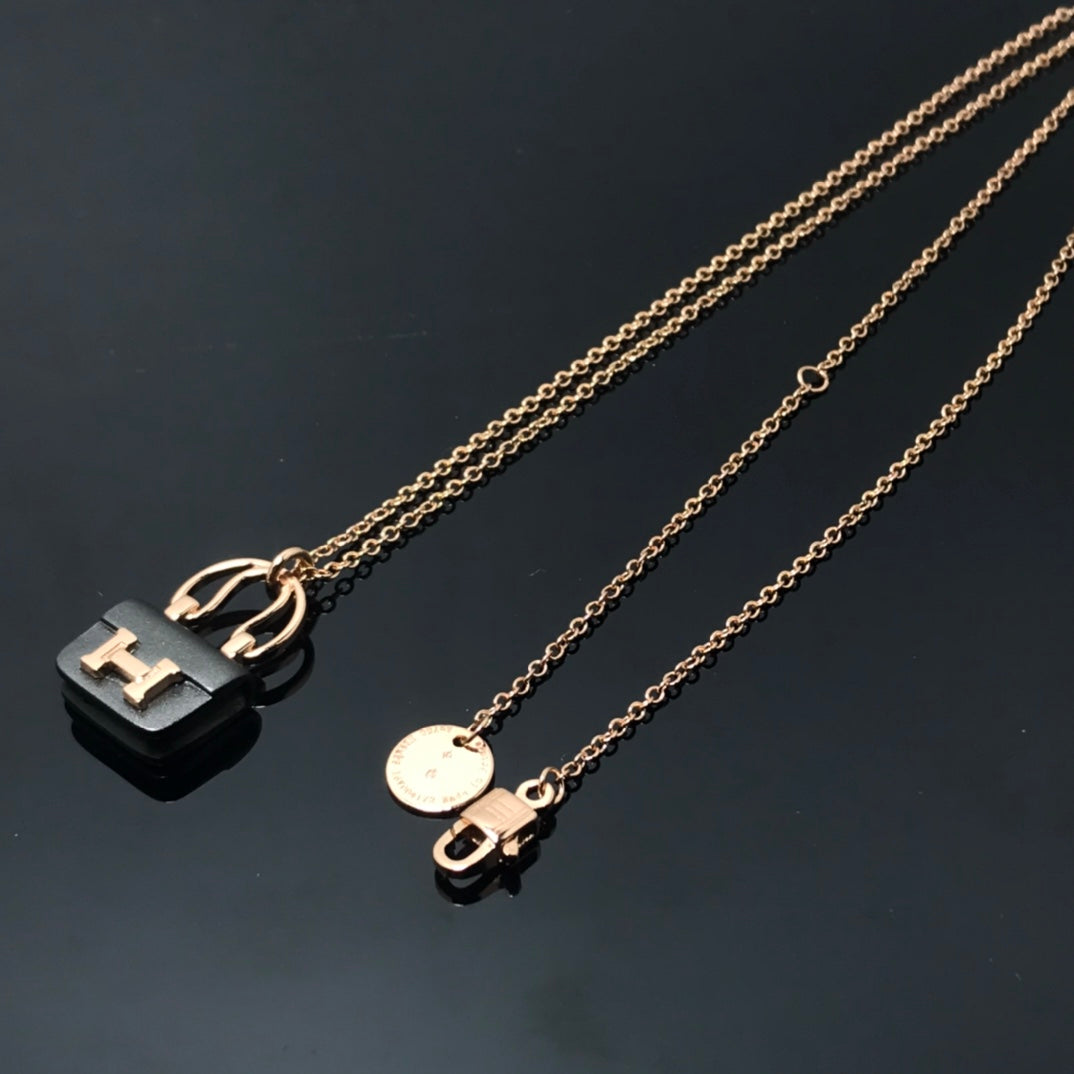 [Elara jewelsry ]WOMEN'S HM AMULETTES CONSTANCE PENDANT NECKLACE