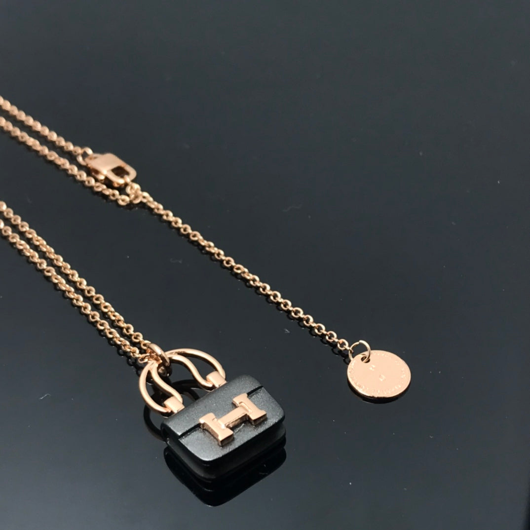 [Elara jewelsry ]WOMEN'S HM AMULETTES CONSTANCE PENDANT NECKLACE
