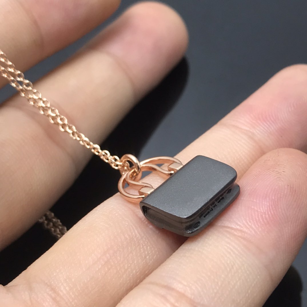 [Elara jewelsry ]WOMEN'S HM AMULETTES CONSTANCE PENDANT NECKLACE