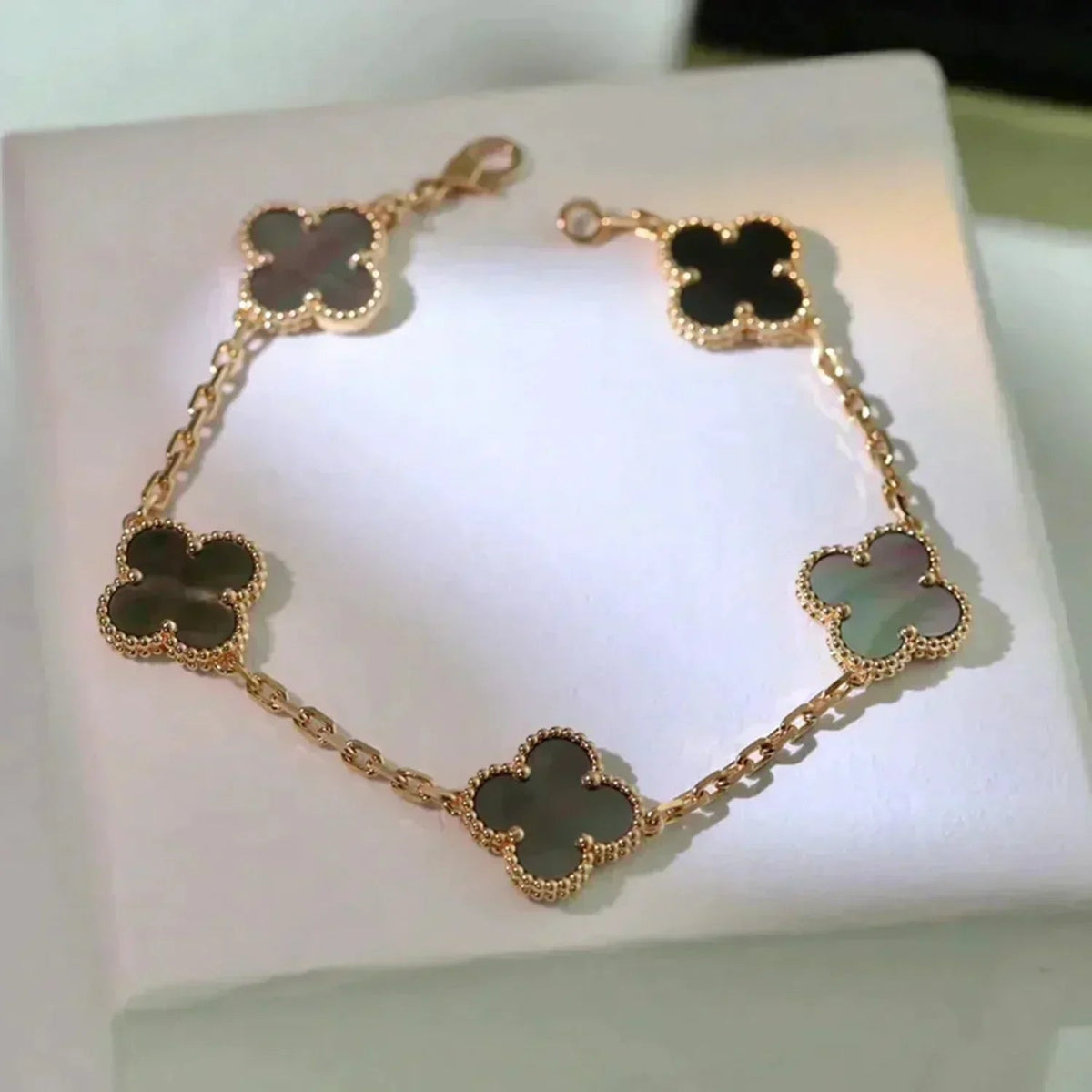 [Elara jewelsry ] CLOVER 5 MOTIF GRAY MOP BRACELET COLLECTION